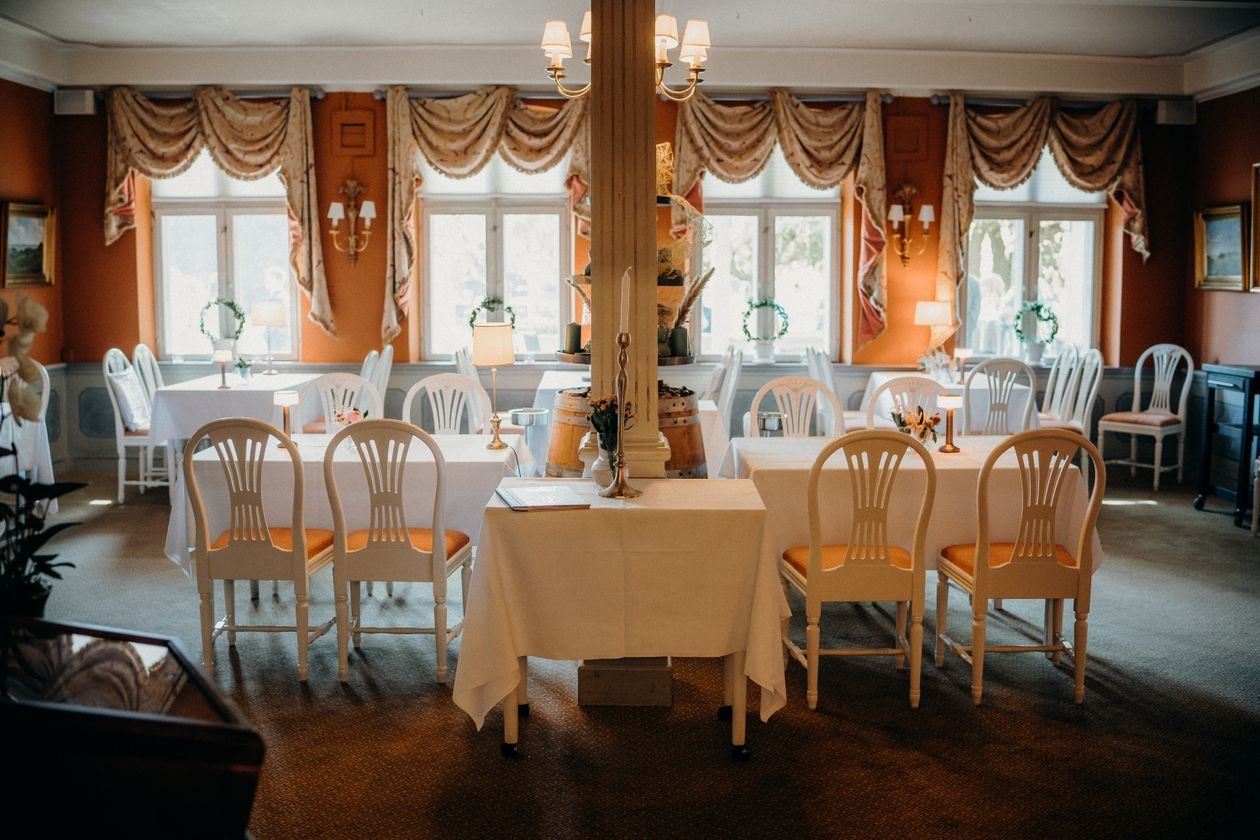 Restaurant dining room